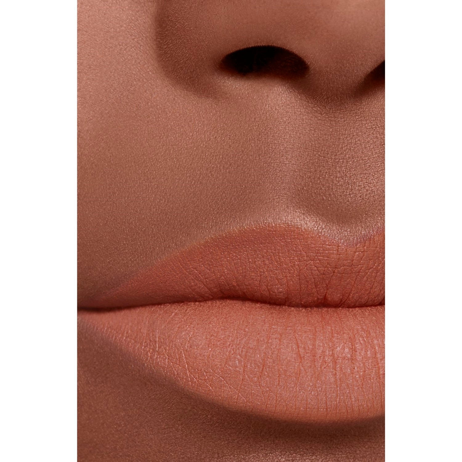 LA BARRA DE LABIOS LÍQUIDA MATE INTENSA DE LARGA DURACIÓN